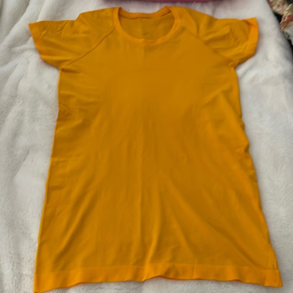 Orange tangerine lululemon swiftly short sleeve size 6